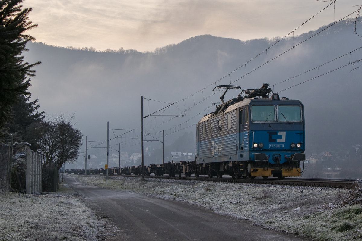 Morgenstimmung mit der Knödel 372 008-3 - Ústí nad Labem 12.01.20 