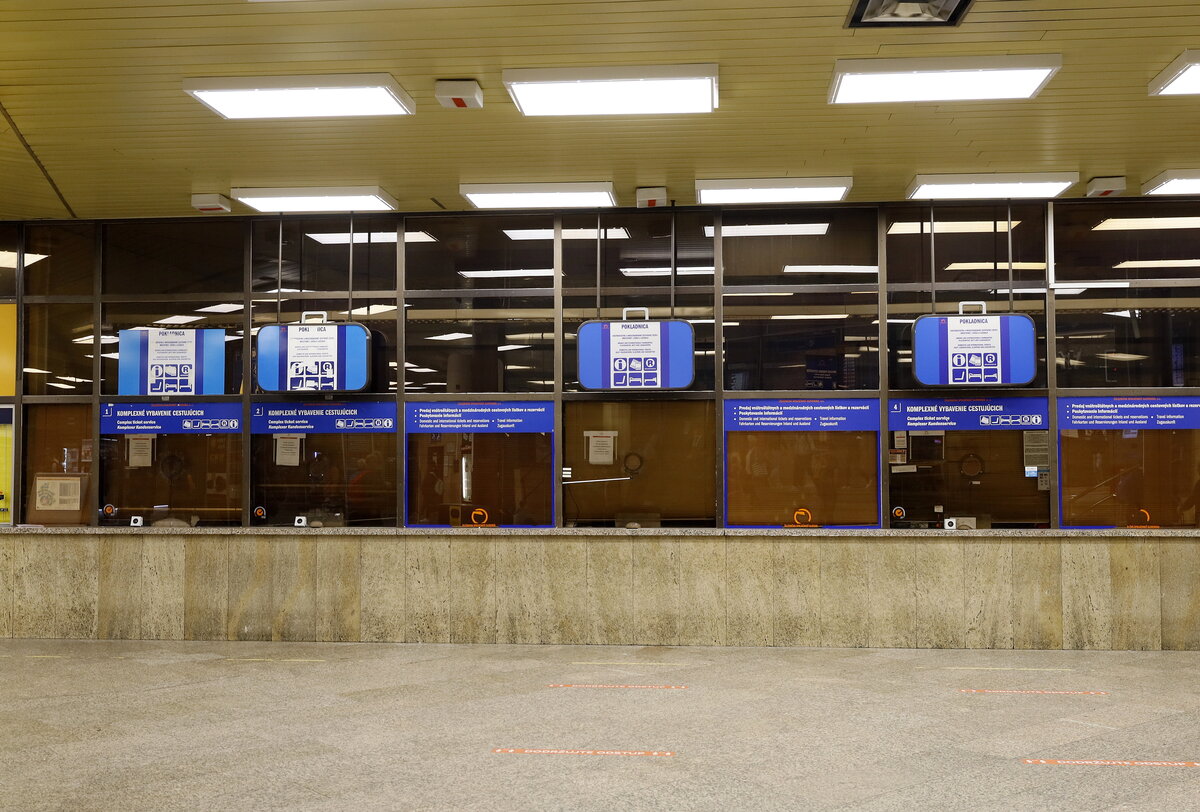 Morgentlicher Blick in Schalterhalle Bratislava hlavná stanica, kurz: Bratislava hl. st.
Noch etwas gerädert nach der Nachtzugreise ist das einer der ersten Schnappschüsse in der Slowakei. 16.09.2022 06:28 Uhr.