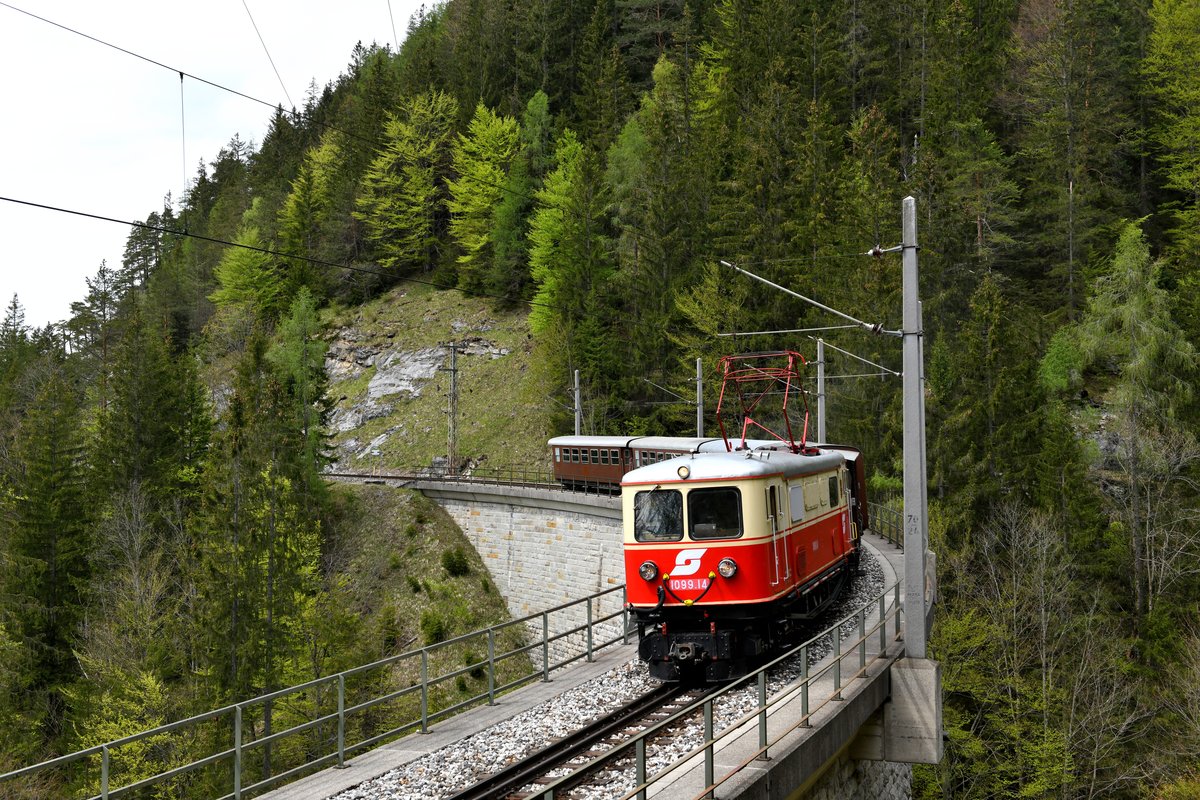 Motivvariation am Saugrabenviadukt bei Annaberg. Am 11. Mai 2016 konnte hier der von der E14 der NÖVOG geführte Sonderzug dokumentiert werden.