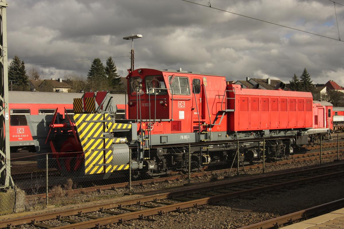 Motor Schneefräse 716002 am 14.2.2014 im Bahnhof Fulda.