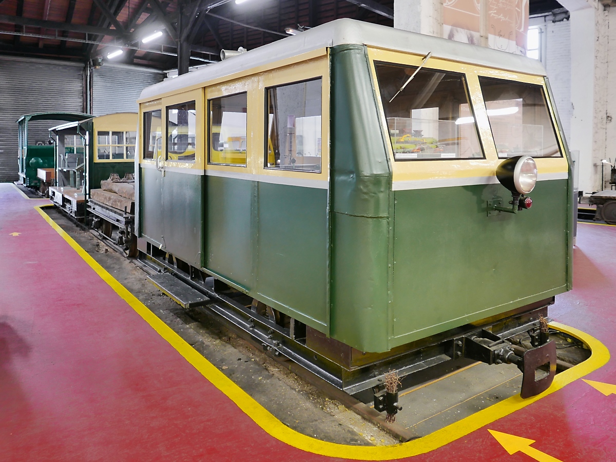 Motorbahnwagen BM20, ÖBB-Bauart-Nr. X610, umgebaut ab 1950 mit geschlossenen Wagenkästen, im Rundlokschuppen des Südbahnmuseums am Bahnhof Mürzzuschlag, 07.07.2019