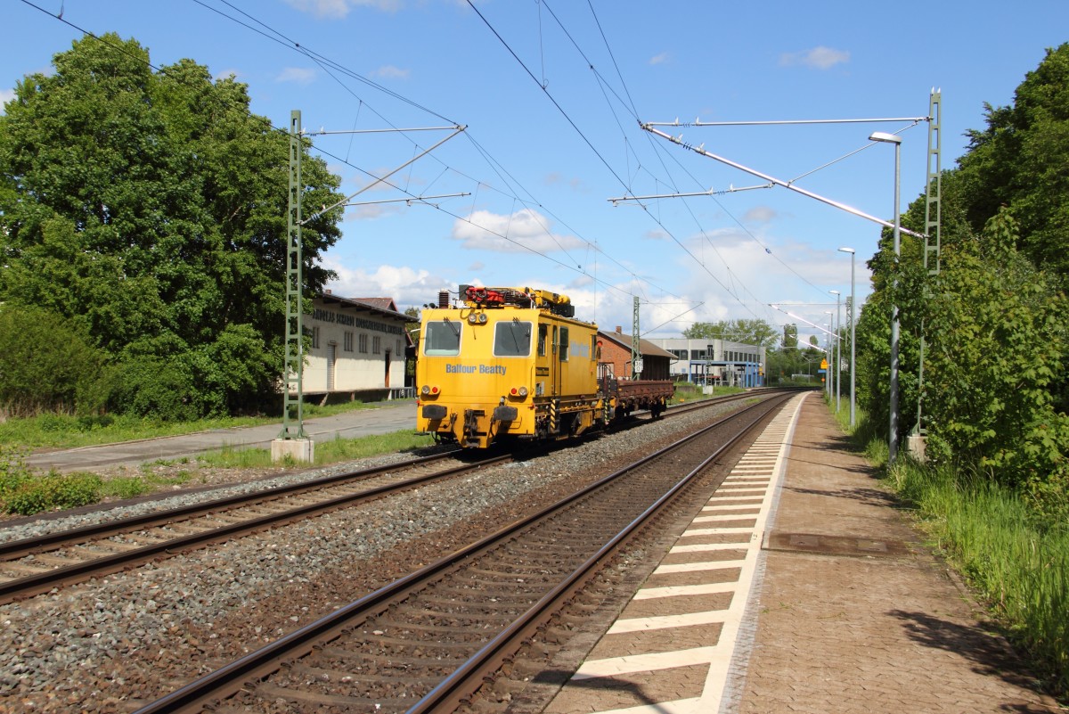 Motorturmwagen BB Rail im Haltepunkt Michelau am 12.05.2014.