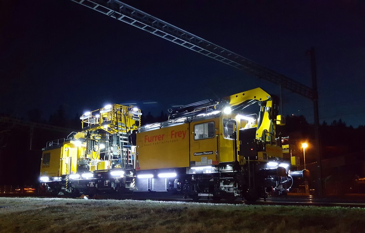 Motorturmwagen MTW100.216 (CH_FFAG 99 85 9131 007-8) von Furrer+Frey AG im Heimatbahnhof Gwatt.