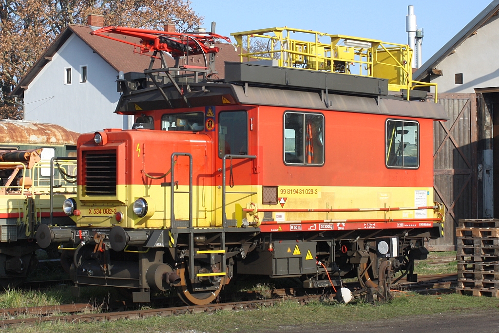 Motorturmwagen X534.082-3 (UIC-Nummer 99 81 9431 029-3) am 28.November 2009 in Mistelbach Lokalbahn.