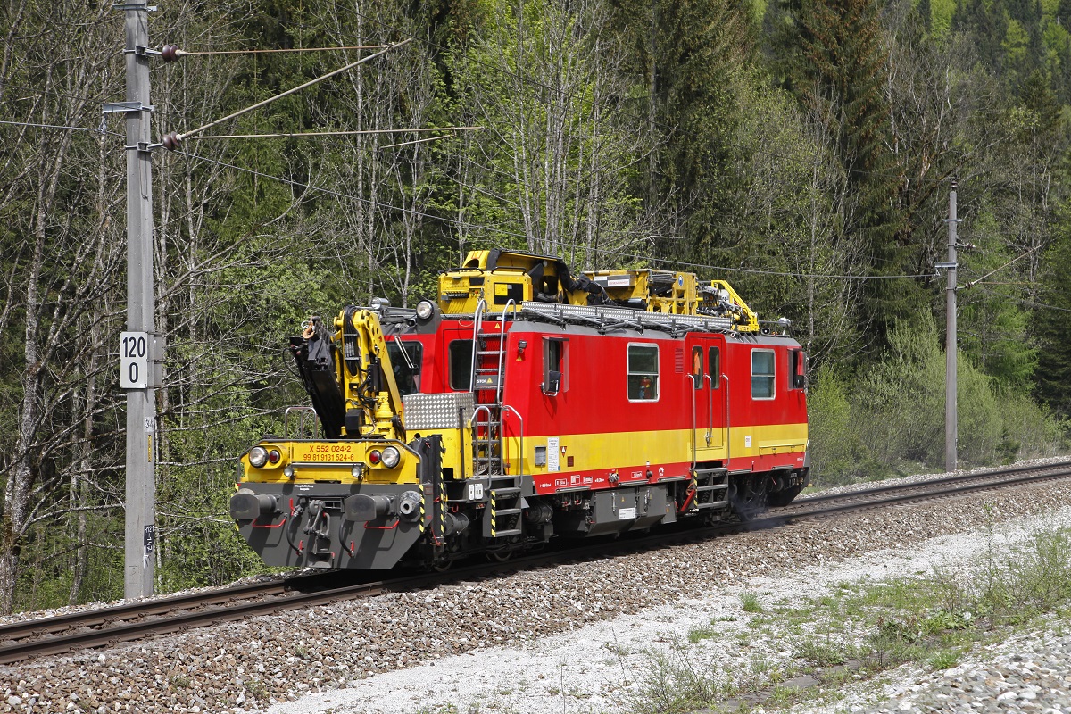 Motorturmwagen X552.024 nahe Gesäuse Eingang am 5.05.2015.