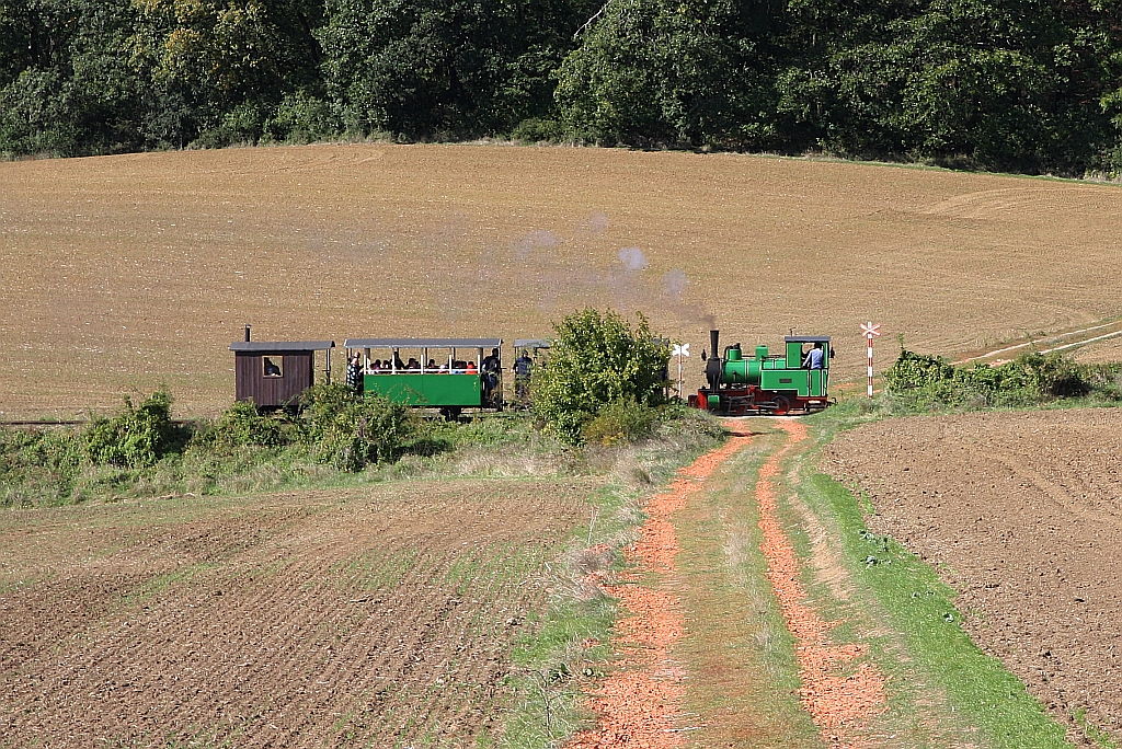MPZ  Fabia  (Bn2t, Henschel, Bauj. 1913, Fab.Nr. 12311) am 29.September 2018 mit dem Os 34807 (Dul Jindrich - Zastavka u Brna) kurz nach Dul Jindrich.