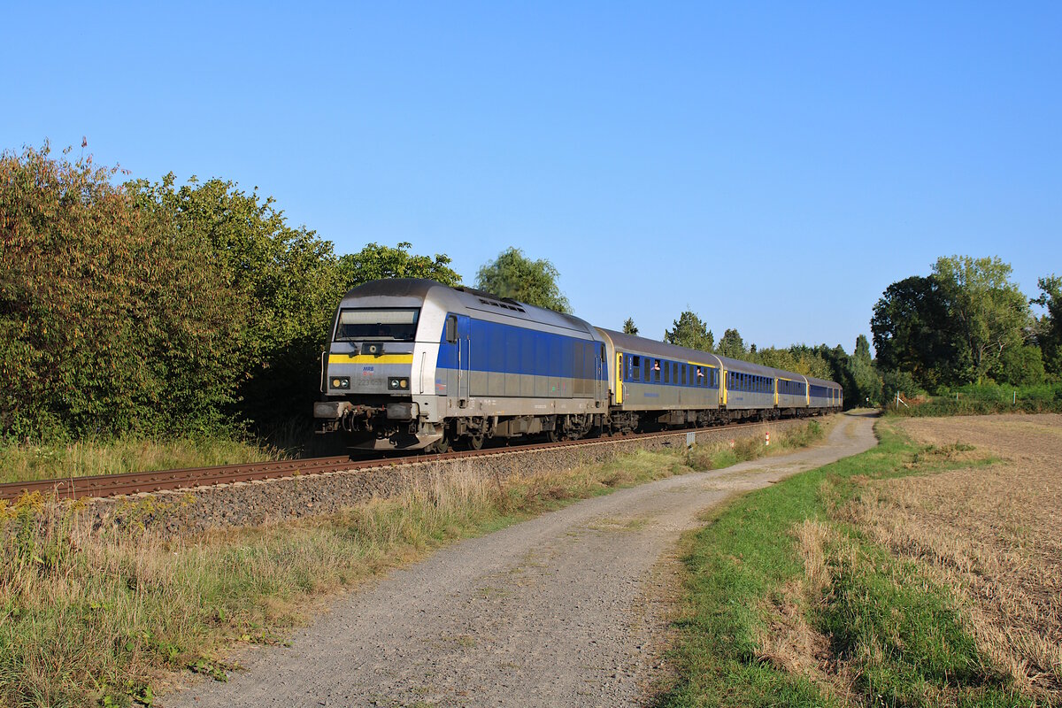 MRB 223 055 rauscht mit ihrem RE6 in Richtung Leipzig Hbf, hier zwischen Oberholz und Großpösna. (10.09.2023)