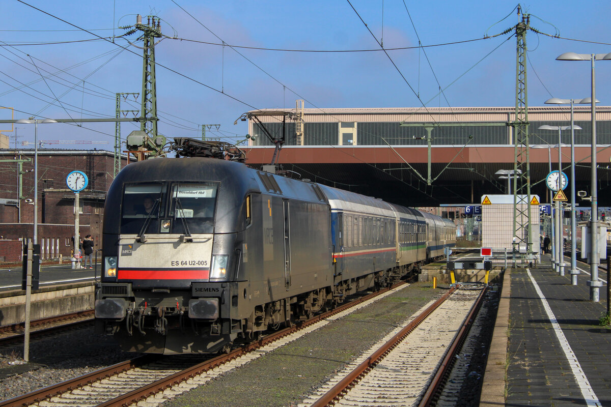 MRCE 182 505 als RE11 auf dem Weg zum Abstellbahnhof Düsseldorf, 26. Februar 2022, Düsseldorf Hbf
