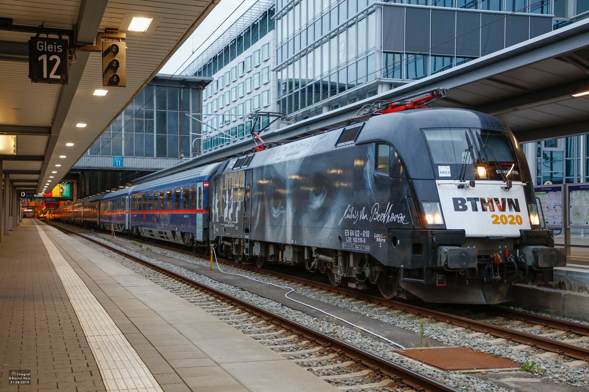 MRCE 182 510  Ludwig van Beethoven   BTHVN 2020  mit Nighjet 295 in M�nchen Hbf, August 2019.
