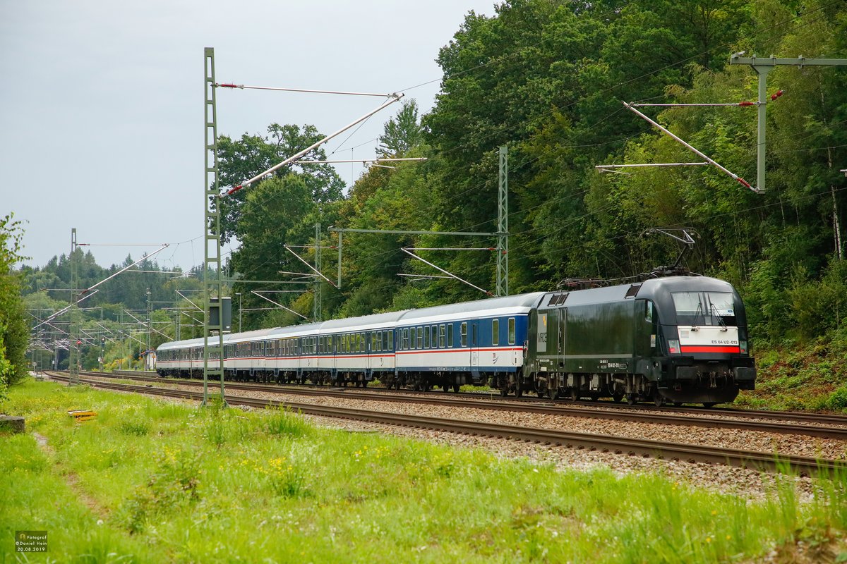 MRCE 182 513 mit TRI-Ersatzzug in A�ling, August 2019.
