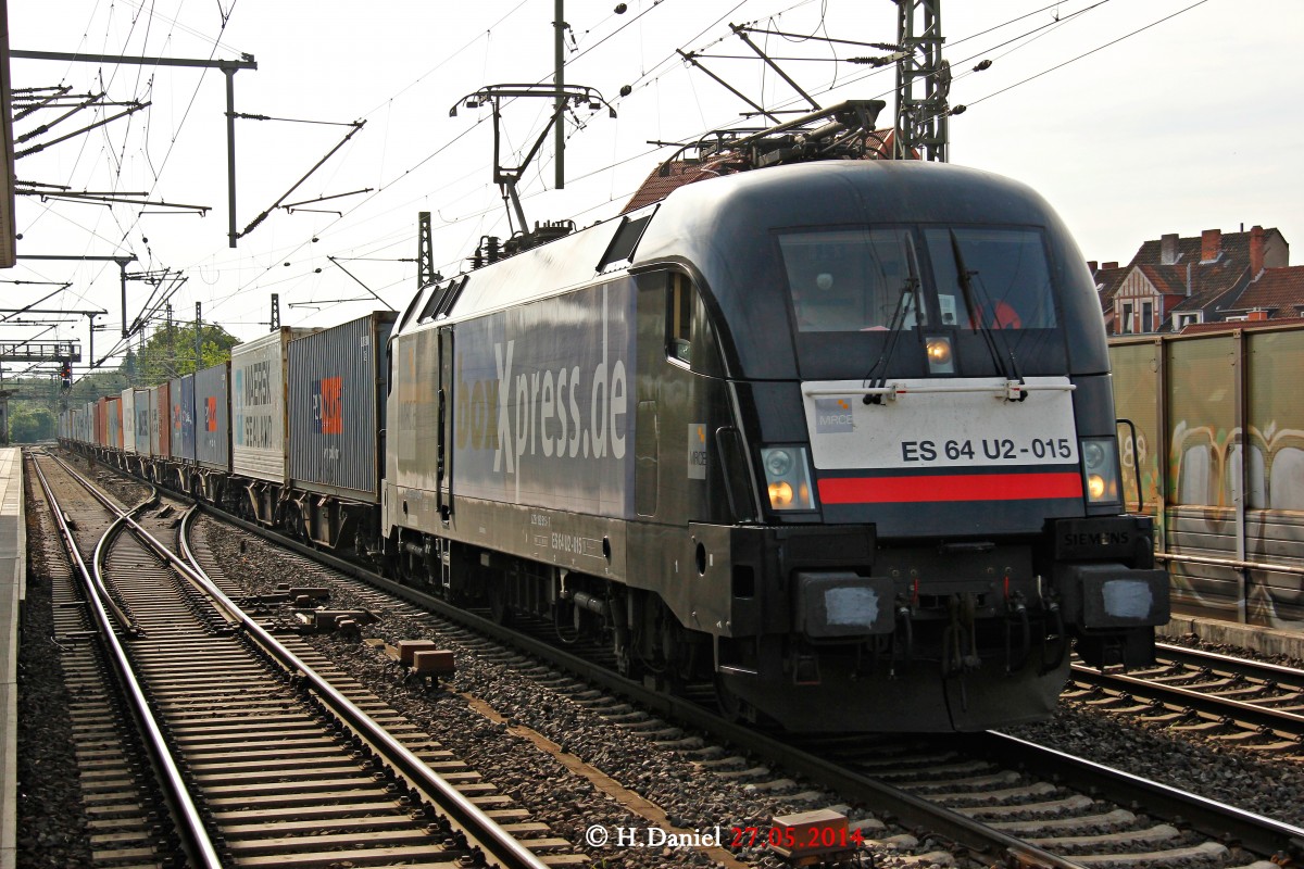 MRCE 182 515 BoxXpress mit Containerzug in Hannover Linden Fischerhof, Mai 2014.
