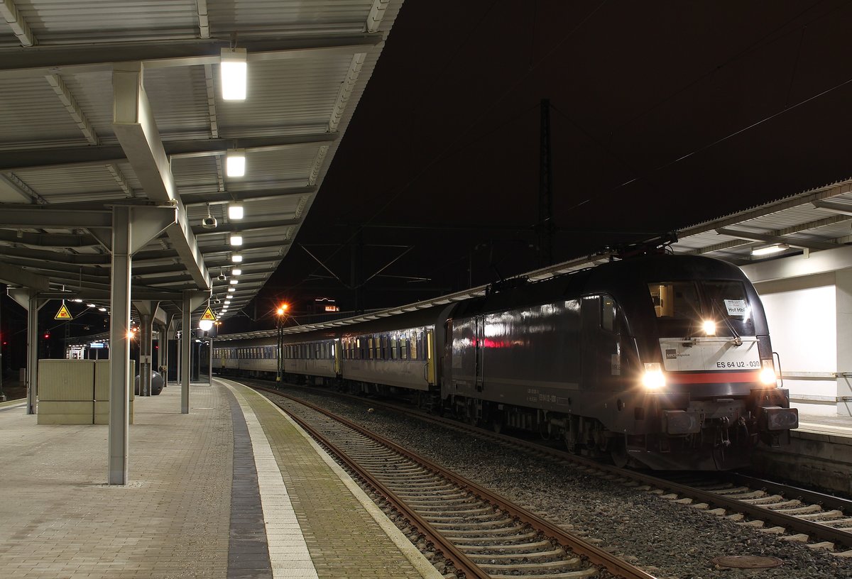 MRCE 182 530 mit RE 26986 als MRB Ersatz am 19.12.16 in Plauen/V. oberer Bahnhof.