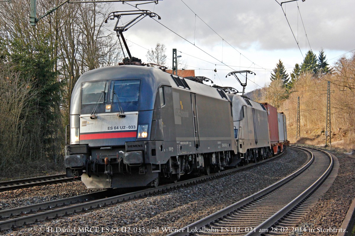 MRCE 182 533/ES 64 U2-033 und WLC 182 522/ES 64 U2-022 mit einem Containerzug am 28.02.2014 in Sterbfritz.