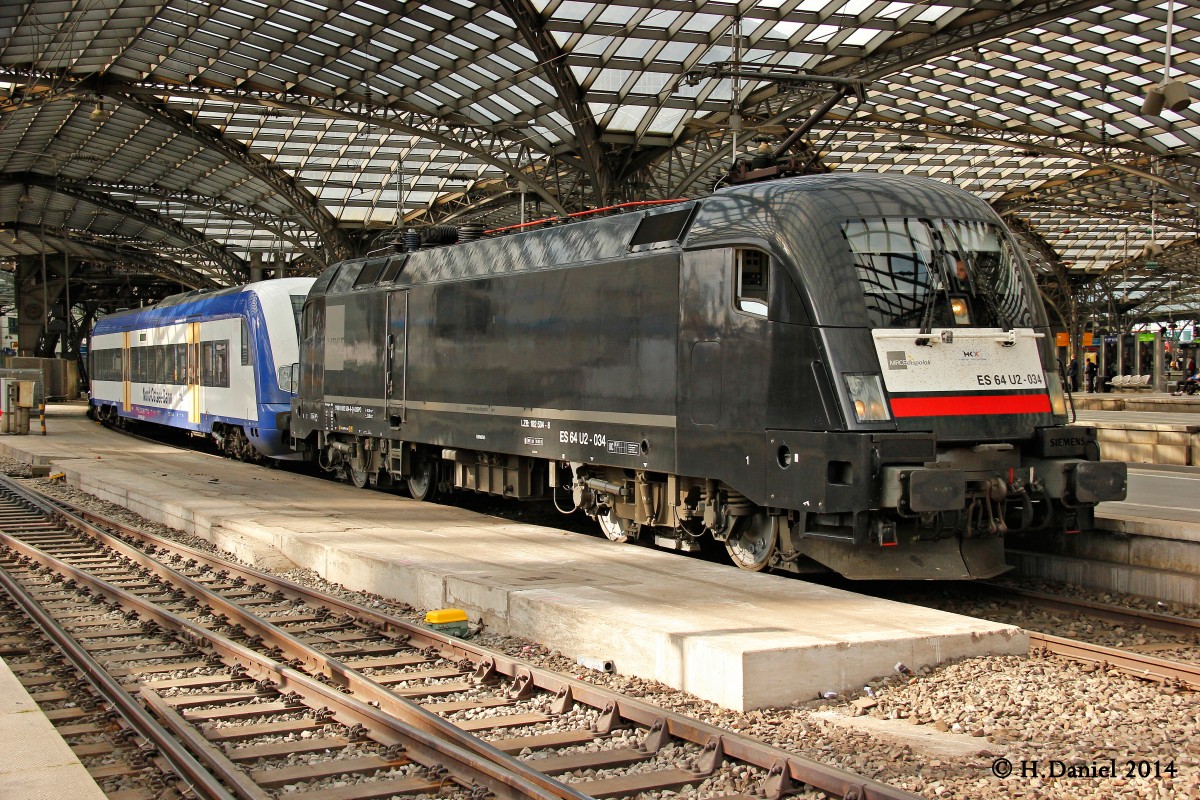 MRCE 182 534-8/ES 64 U2-034 mit HKX 1802 und Nord-Ostsee-Bahn Garnitur in K�ln Hbf, April 2014.