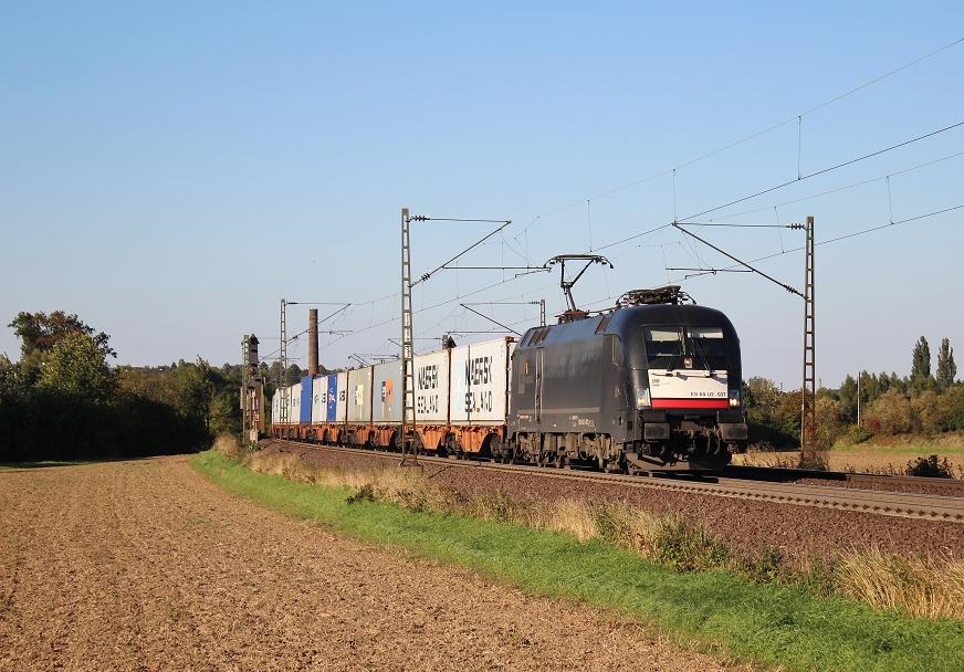 MRCE 182 537 war am 2.Okt`13 bei Elze(Han) mit Containern auf dem Weg Richtung S�den.