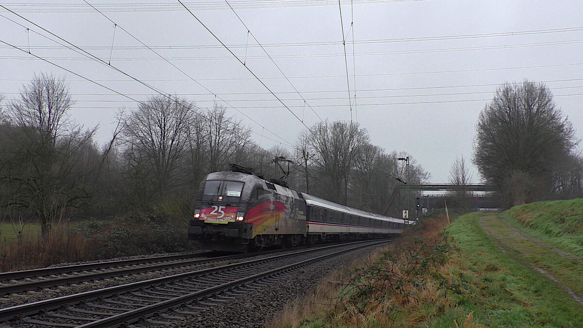 MRCE 182 560  25 Jahre Mauerfall  erreicht mit ihrem RB40-Ersatzzug für TRI in Kürze den Bahnhof Witten.
