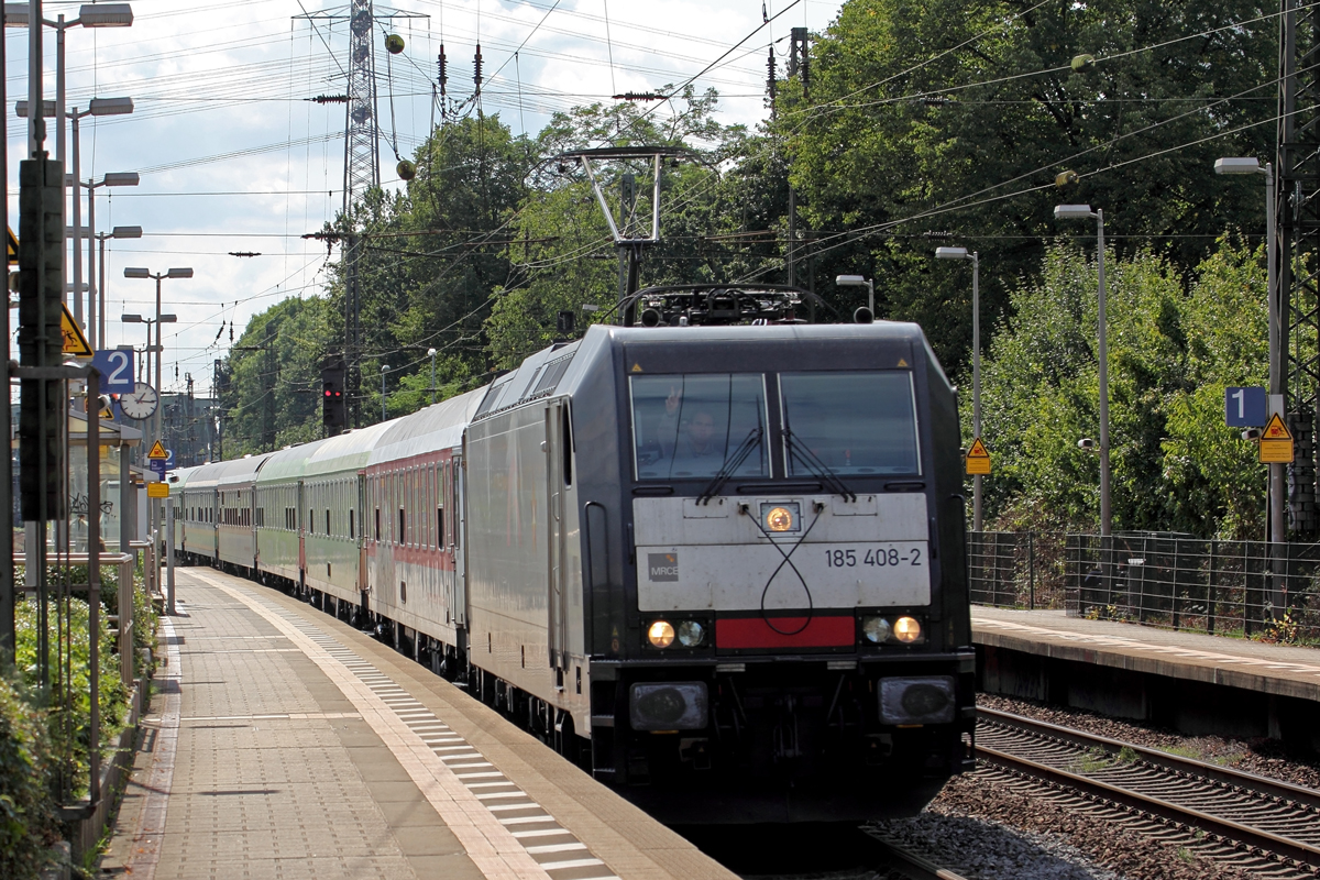 MRCE 185 408-2 mit einem Flixtrain auf dem Weg nach Hamburg am Zugende 193 813 in Recklinghausen-Süd 2.9.2019