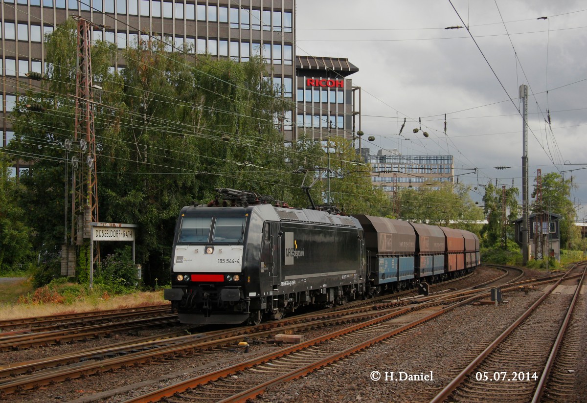 MRCE 185 544-4 mit Kohlezug in D�sseldorf Rath, Juli 2014.