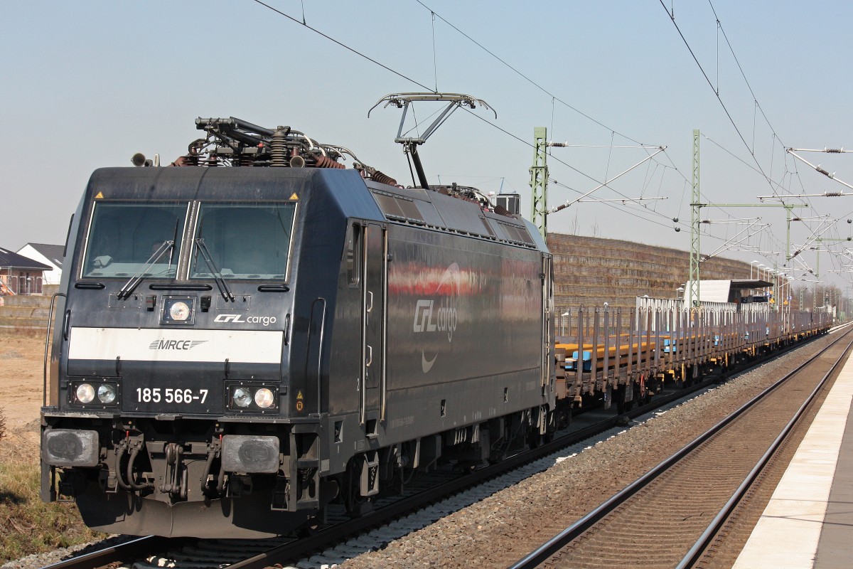 MRCE 185 566 war am 7.4.13 noch f�r die CFL Cargo mit einem Stahlzug unterwegs.
Hier in Neuss-Allerheiligen.