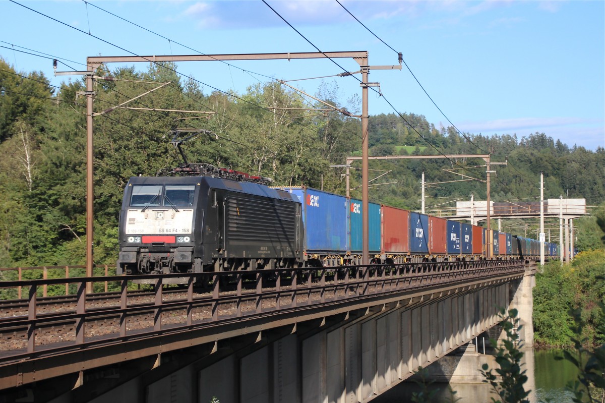 MRCE 189 158 mit Güterzug Richtung Villach Hbf. bei der ehemaligen Wernberger Drauschleife aufgenommen am 07.09.2015 