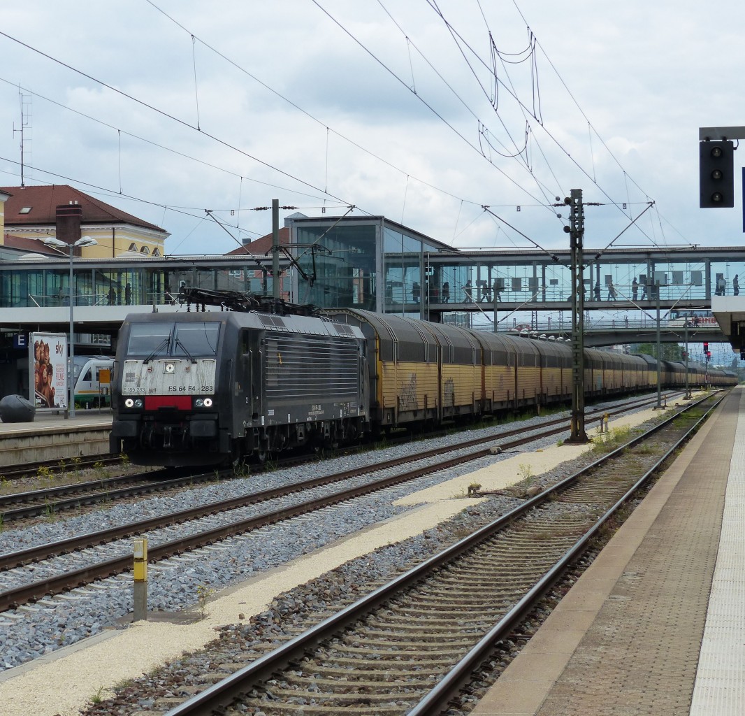 MRCE 189 283 mit einen Altmann Ganzzug am Haken fährt am 15.05.2014 durch den Regensburger Hauptbahnhof.