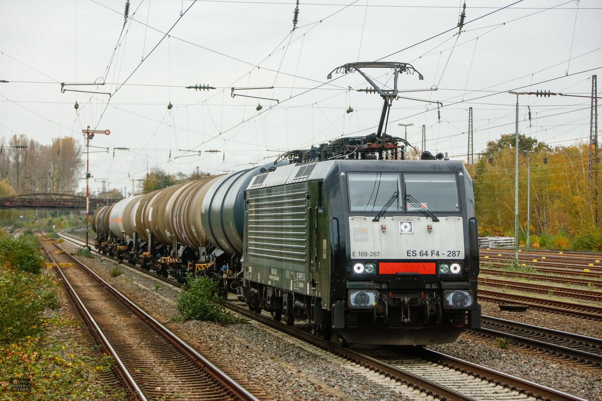 MRCE 189-287 mit Kesselzug in Düsseldorf Rath, November 2023.