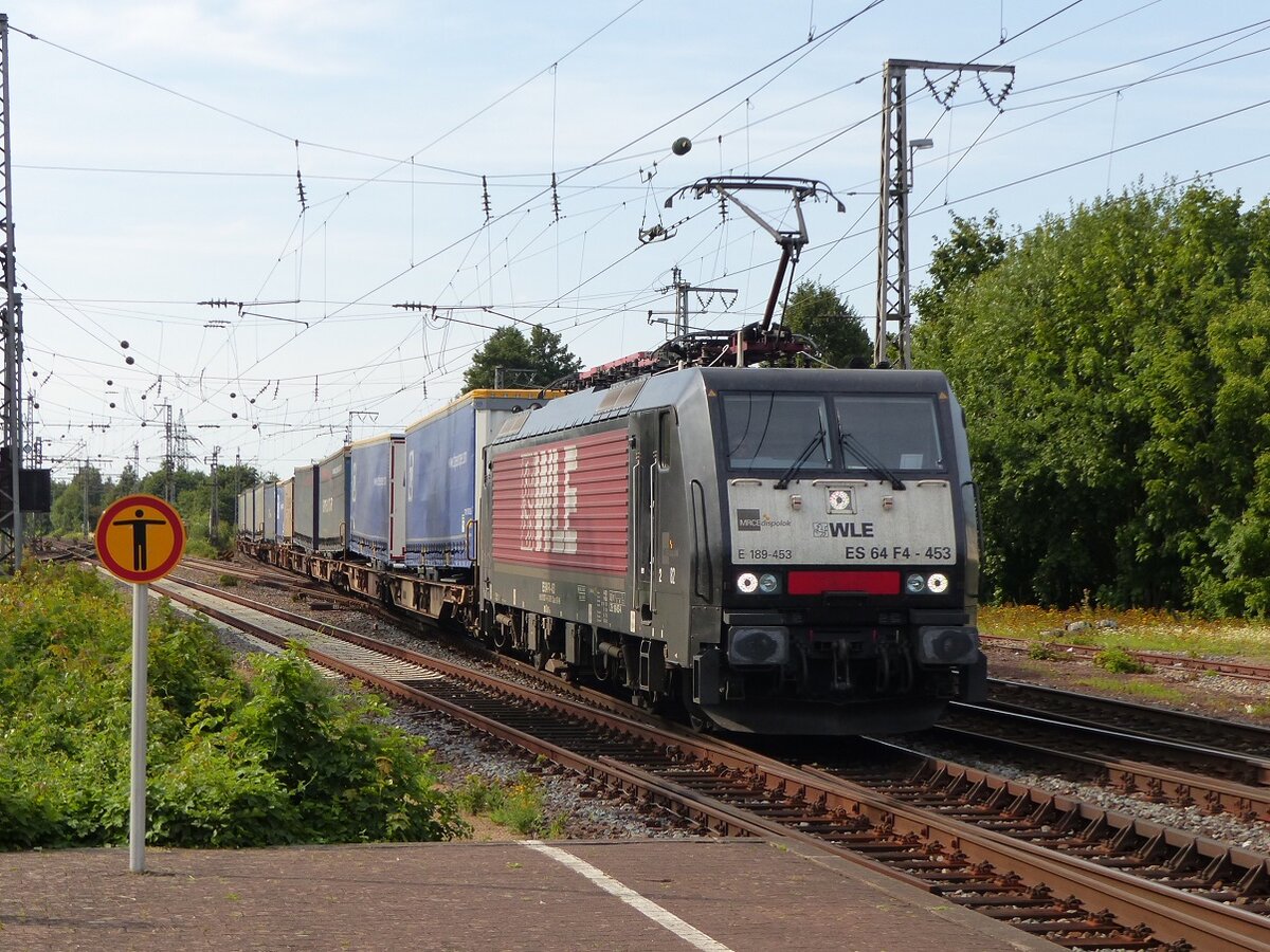 MRCE 189 453 (für die WLE fahrend) mit KLV-Zug von Dörpen in Salzbergen, 05.08.15