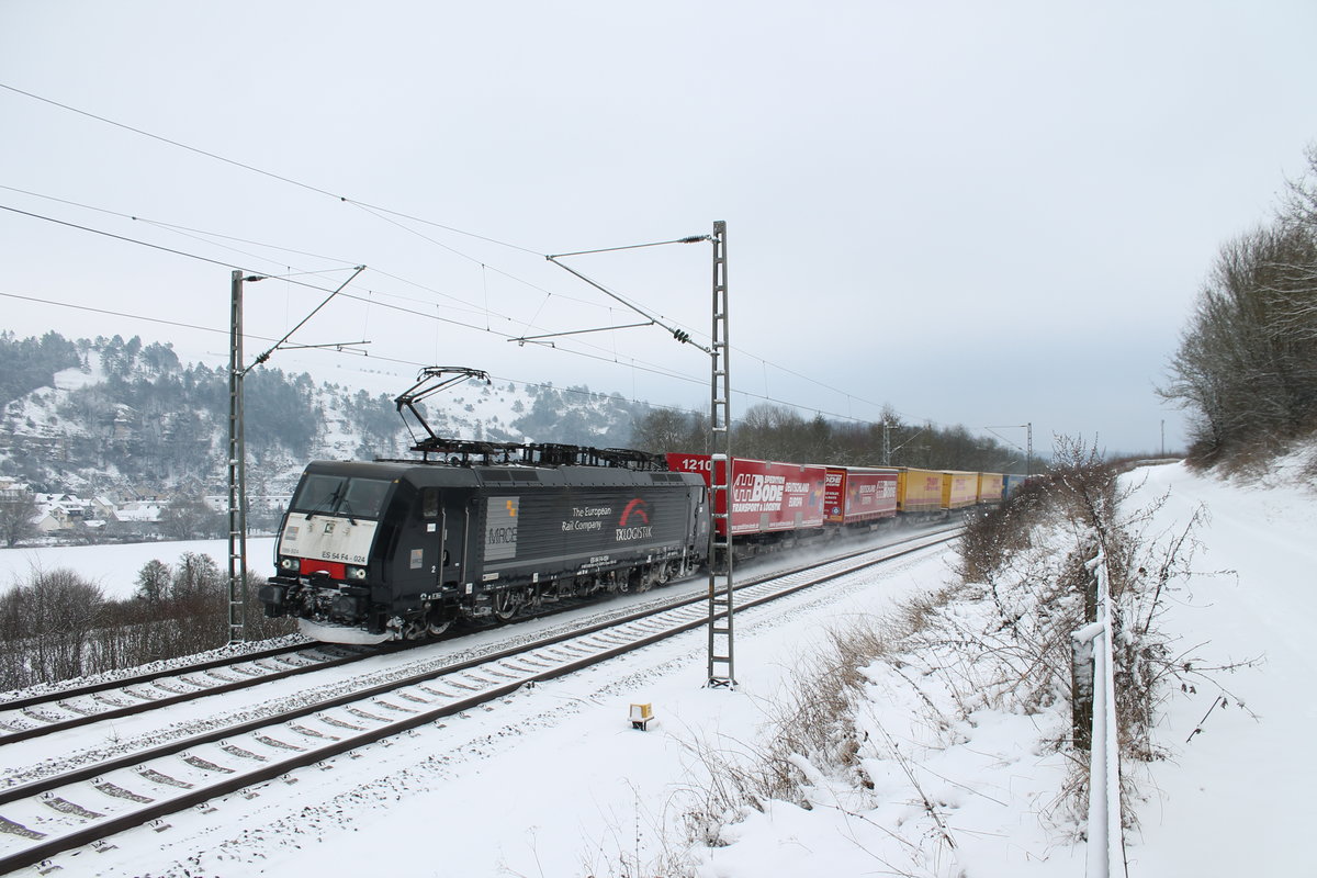 MRCE 189 924 mit ihrem Aufliegerzug bei Obereichstätt am 08.02.2017 kurz hinter Eichstätt Bahnhof Fahrtrichtung Norden.