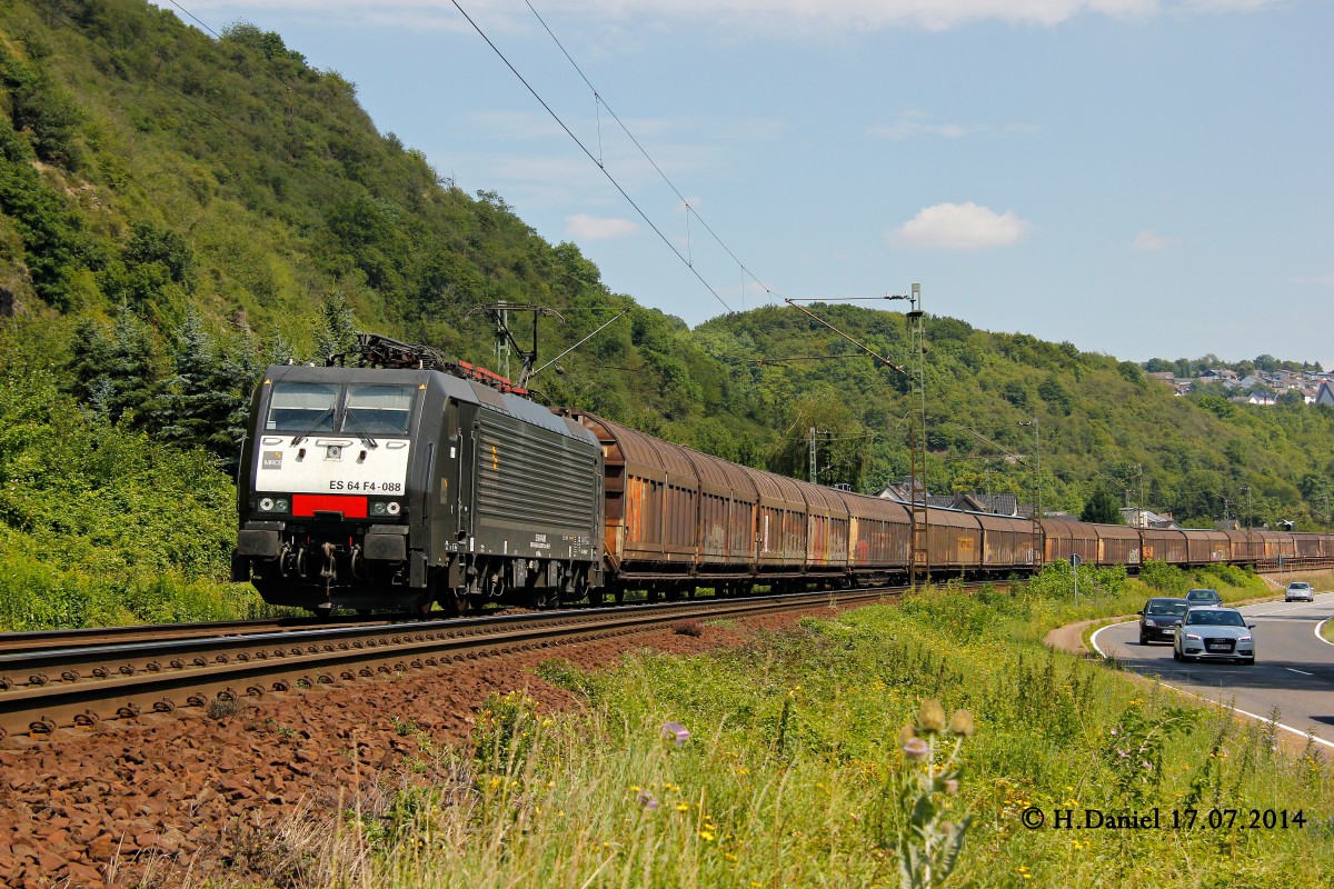 MRCE 189 988 mit einem Papierzug am 17.07.2014 in Erpel.