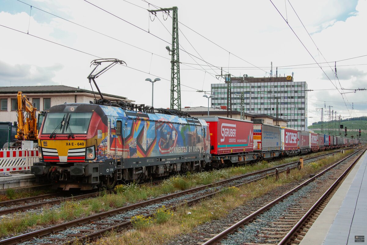 MRCE 193 640  Connected by Rail  mit KLV in W�rzburg Hbf, August 2021.
