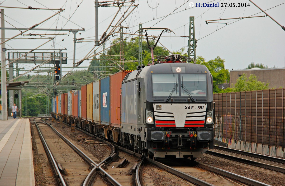 MRCE 193 852 boxXpress  mit Containerzug in Hannover Linden Fischerhof, Mai 2014.