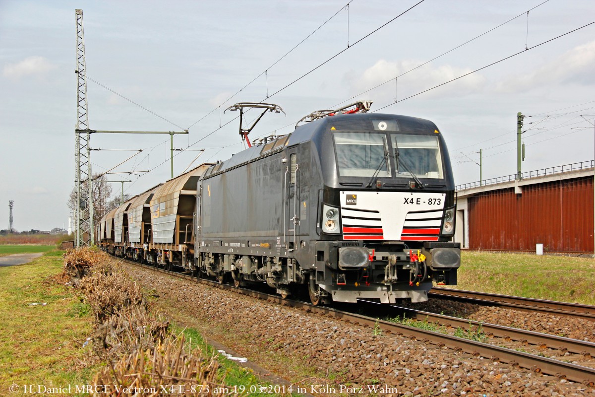 MRCE 193 873/X4 E 873 mit einem Getreidezug in K�ln Porz Wahn, M�rz 2014.