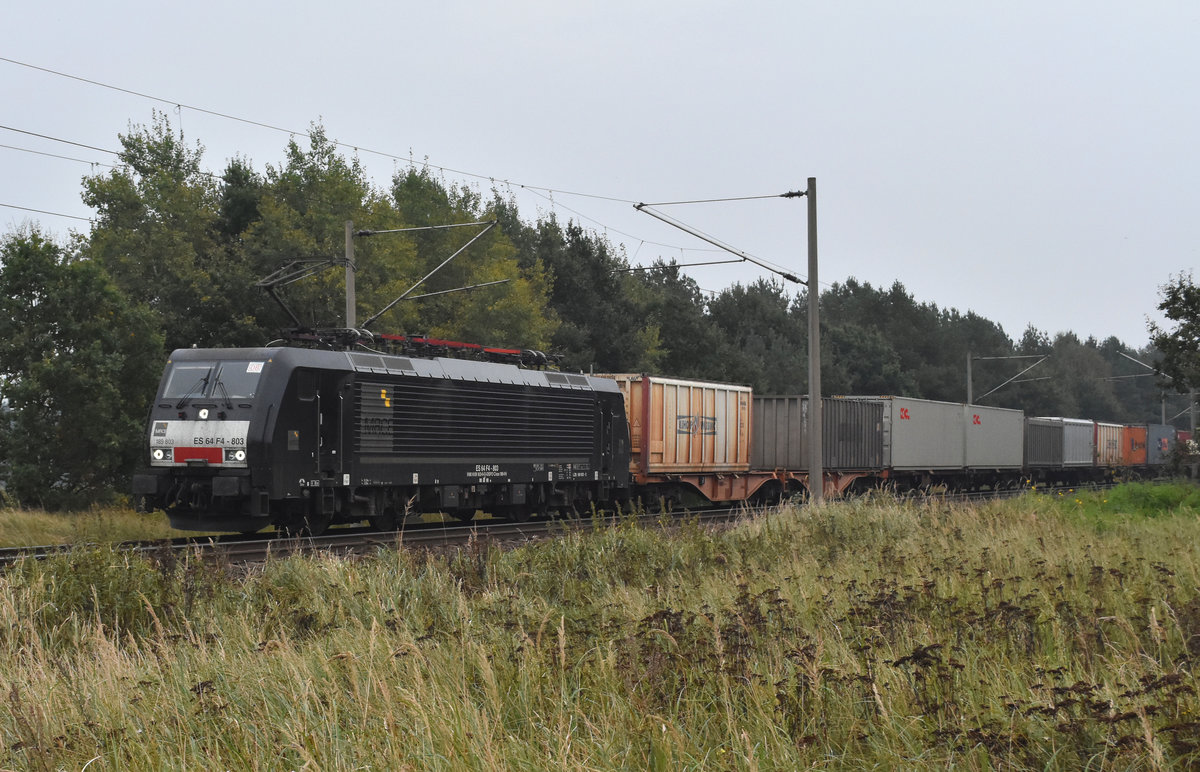 MRCE BR 189 803 mit Container kommend aus Richtung Hagenower Land. Circa 3km östlich von Büchen 28.09.2017