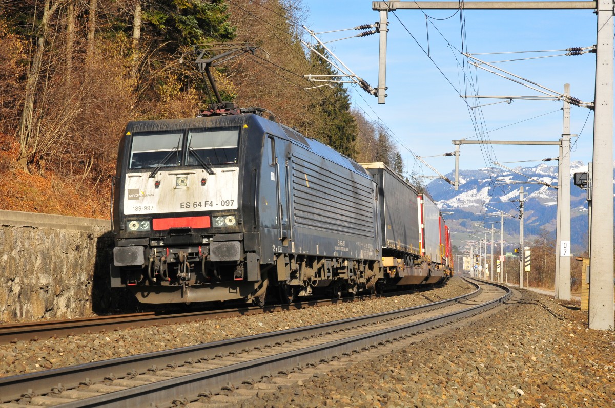 MRCE Dispolok 189 997 vor einem Güterzug bei Kufstein am 08.02.14.