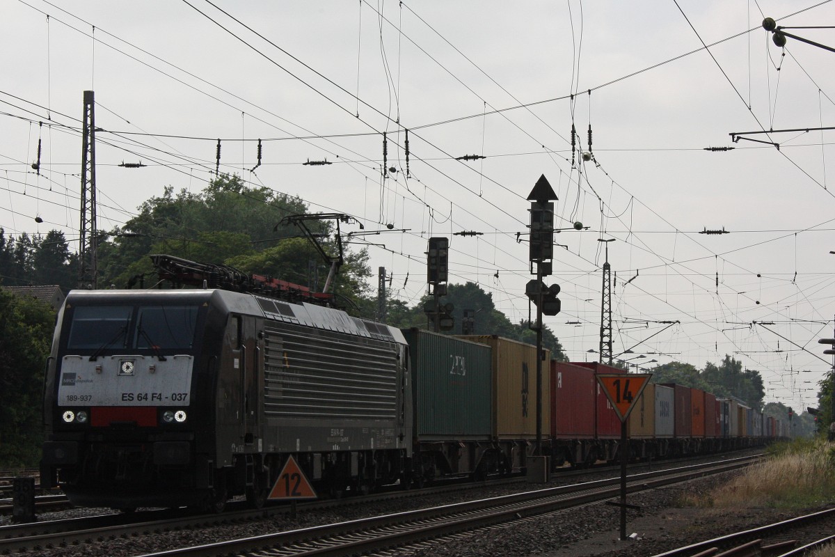 MRCE Dispolok ES 64 F4-037 zog am 12.7.13 noch fr boxXpress fahrend einen Containerzug durch Verden (Aller).