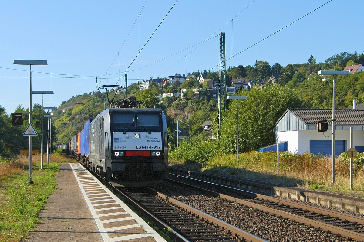 MRCE Dispolok ES 64 F4-997 (189 097), vermietet an ERS Railways, mit KLV-Zug auf der rechten Rheinstrecke in Richtung Rüdesheim (Vallendar, 08.09.2012).