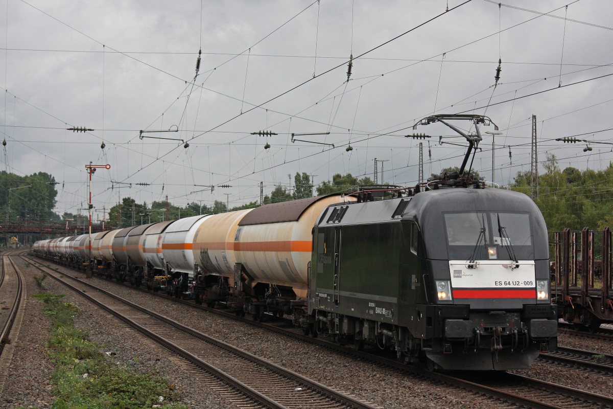 MRCE Dispolok ES 64 U2-009 zog am 10.9.13 für die IGE einen Gaskesselzug von Oberhausen-West nach Münchsmünster durch Düsseldorf-Rath.