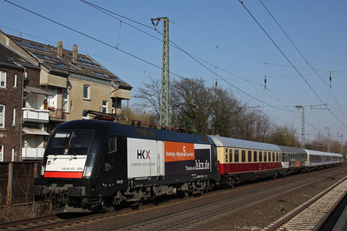 MRCE Dispolok ES 64 U2-026 am 2.4.13 mit einem HKX in Dsseldorf-Oberbilk.