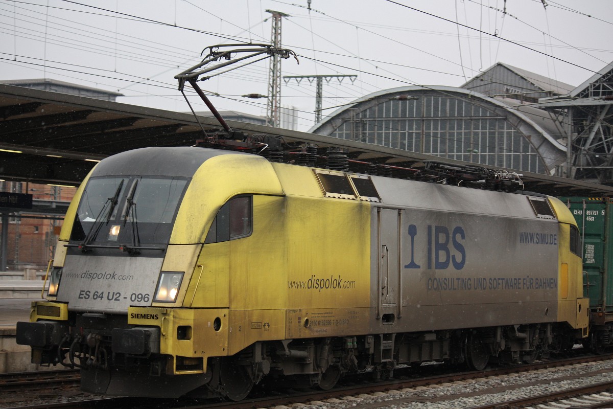 MRCE Dispolok/BoxXpress ES 64 U2-096  IBS  am 28.3.13 in Bremen Hbf.