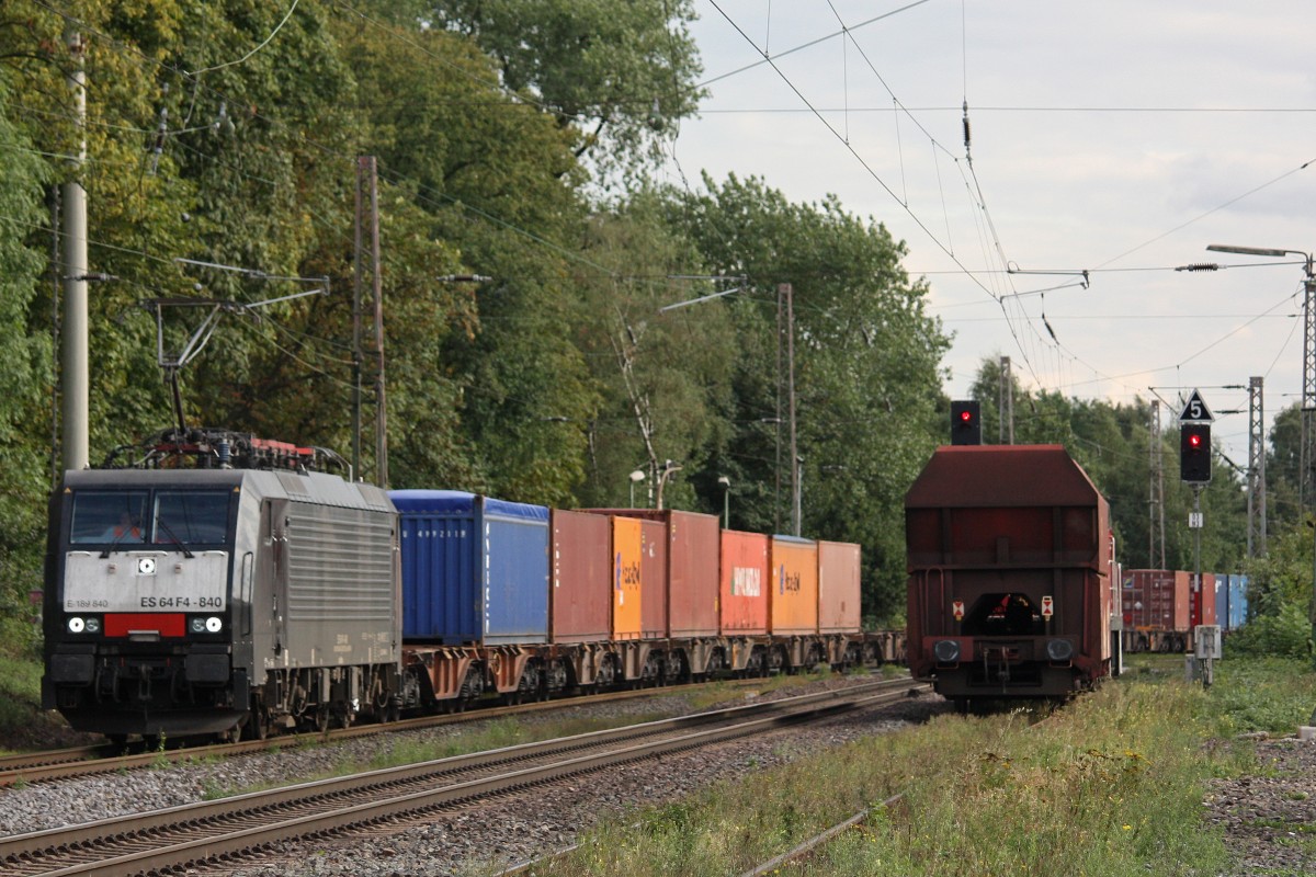MRCE Dispolok/boxXpress.de ES 64 F4-840 am 9.9.13 mit einem Containerzug in Ratingen-Lintorf.