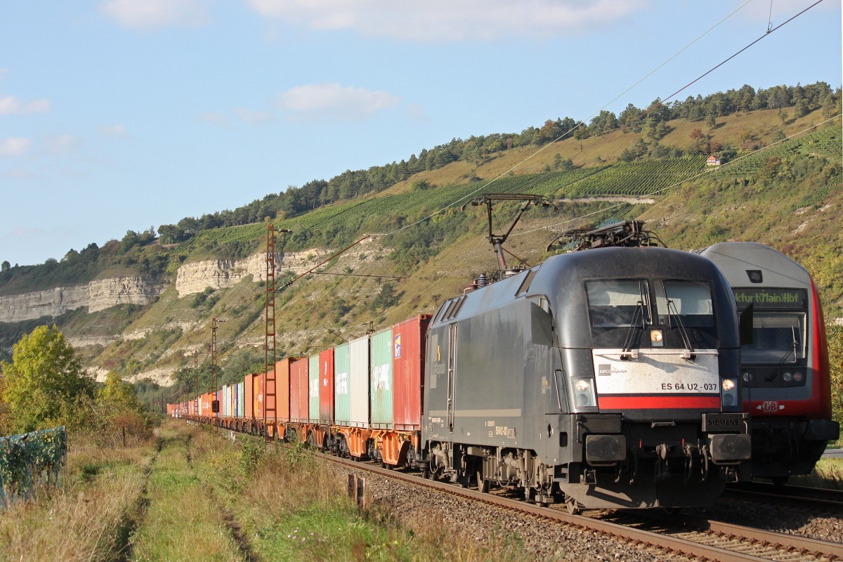MRCE Dispolok/ERS bzw WLC  ES 64 U2-037 am 27.9.13 mit einem Containerzug in Thüngersheim.