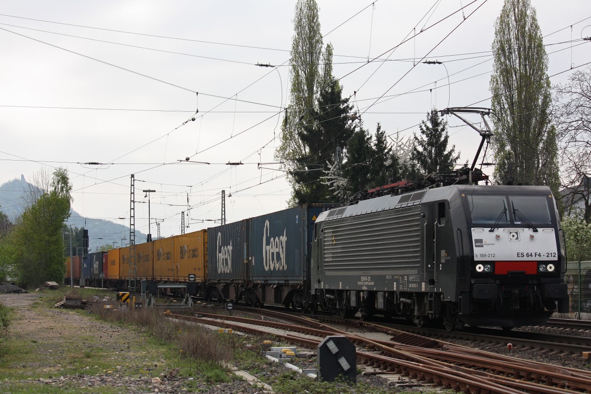MRCE Dispolok/ERS Railways ES 64 F4-212 am 28.4.13 mit einem Containerzug in Niederdollendorf.