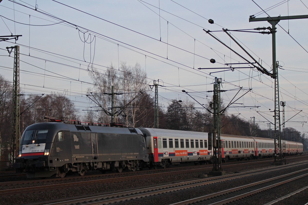 MRCE Dispolok/HKX ES 64 U2-030 am 17.1.14 mit dem HKX in Hamburg-Harburg.