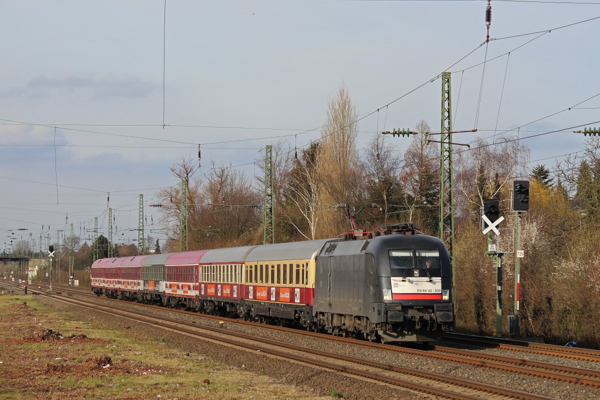 MRCE Dispolok/HKX ES 64 U2-030 am 23.2.14 mit dem HKX nach Köln in Düsseldorf-Angermund.