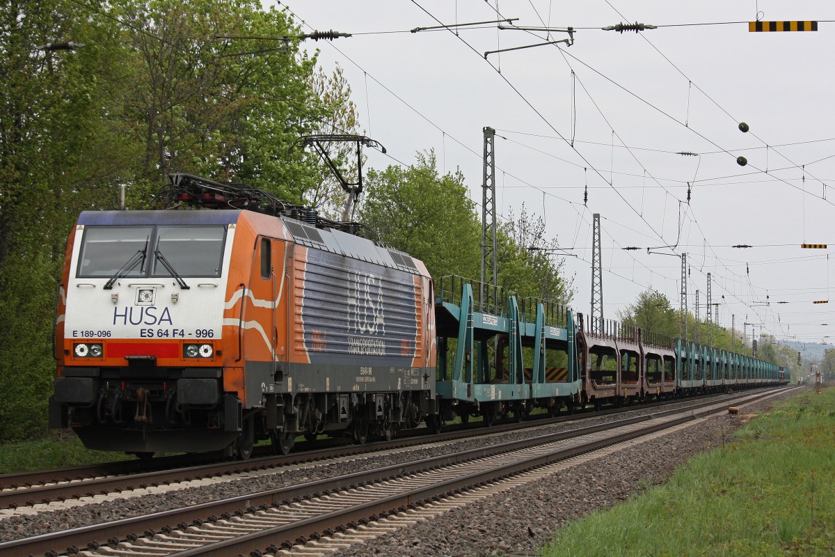 MRCE Dispolok/HUSA ES 64 F4-996 am 1.5.13 mit einem leeren Autozug nach Dillingen in Menden.
Gruß an den Tf!