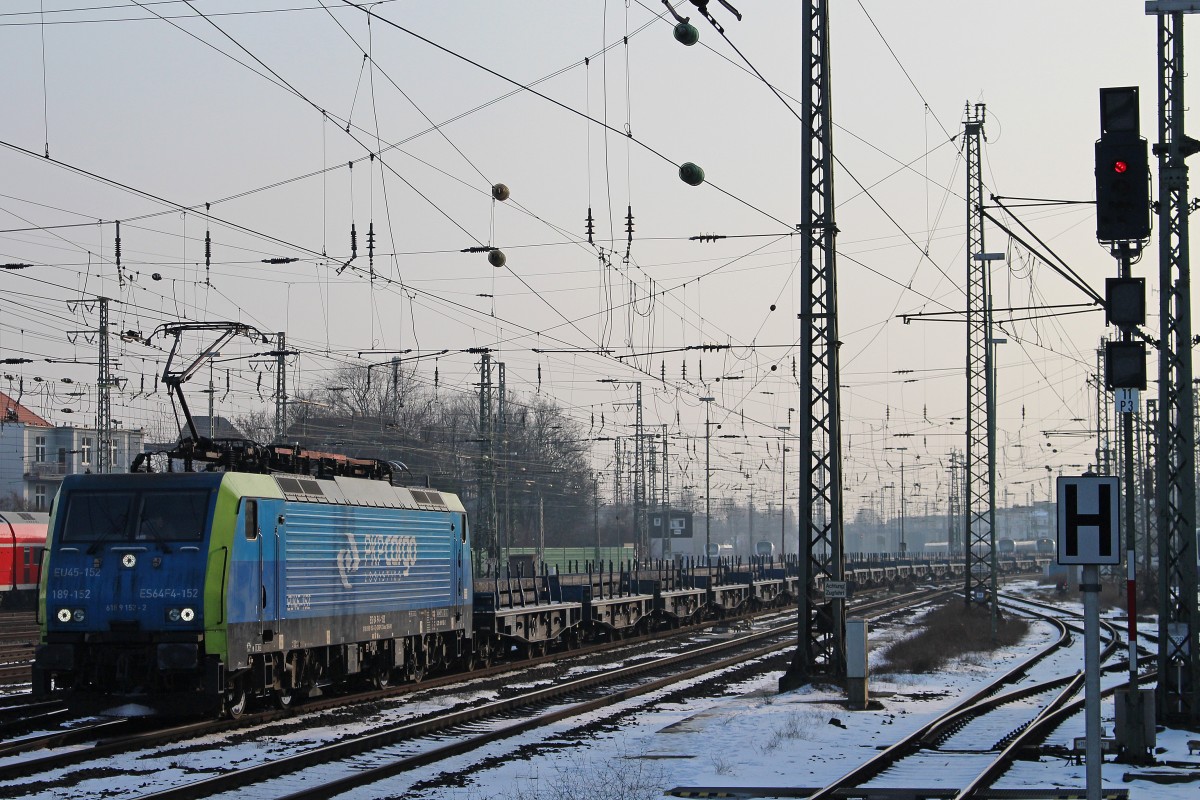 MRCE Dispolok/PKP Cargo ES 64 F4-152 am 30.1.14 mit einem Stahlzug in Bremen Hbf.