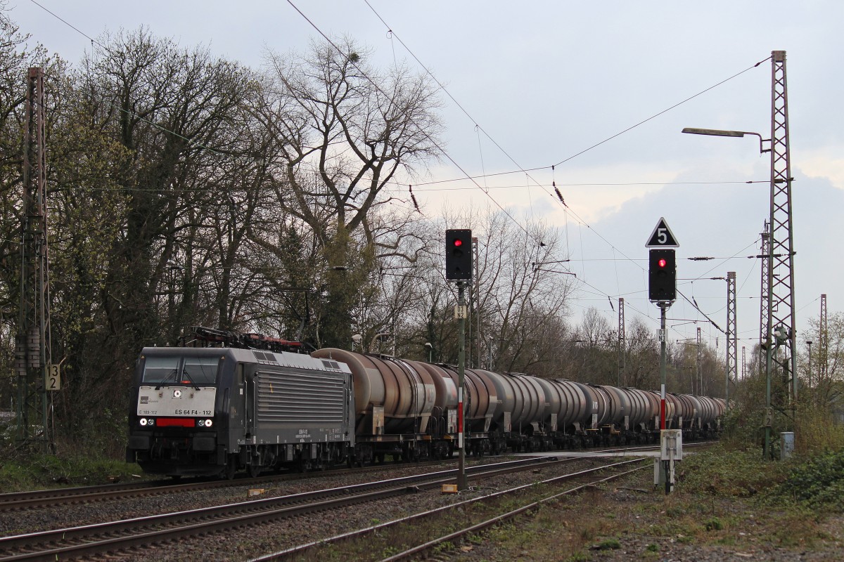 MRCE Dispolok/SBB ES 64 F4-112 am 24.3.14 mit einem Kesselzug in Ratingen-Lintorf.