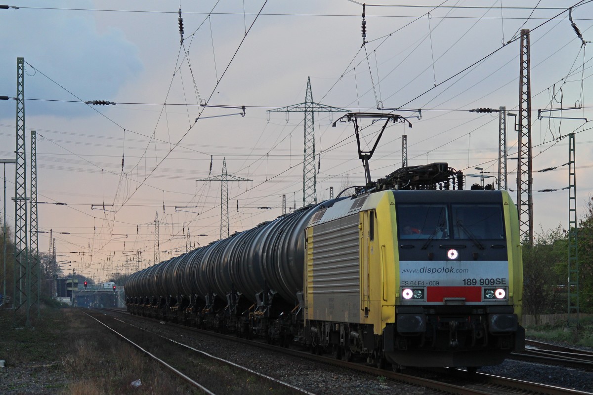 MRCE Dispolok/TXL ES 64 F4-009 (189 909) am 24.3.14 mit einem Kesselzug in Ratingen-Lintorf.