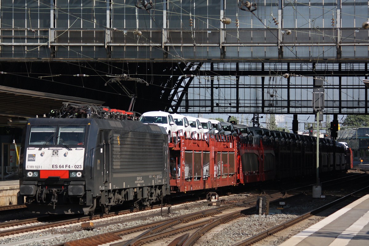 MRCE Dispolok/TXL ES 64 F4-023 am 31.5.13 mit einem Autozug in Bremen Hbf.
