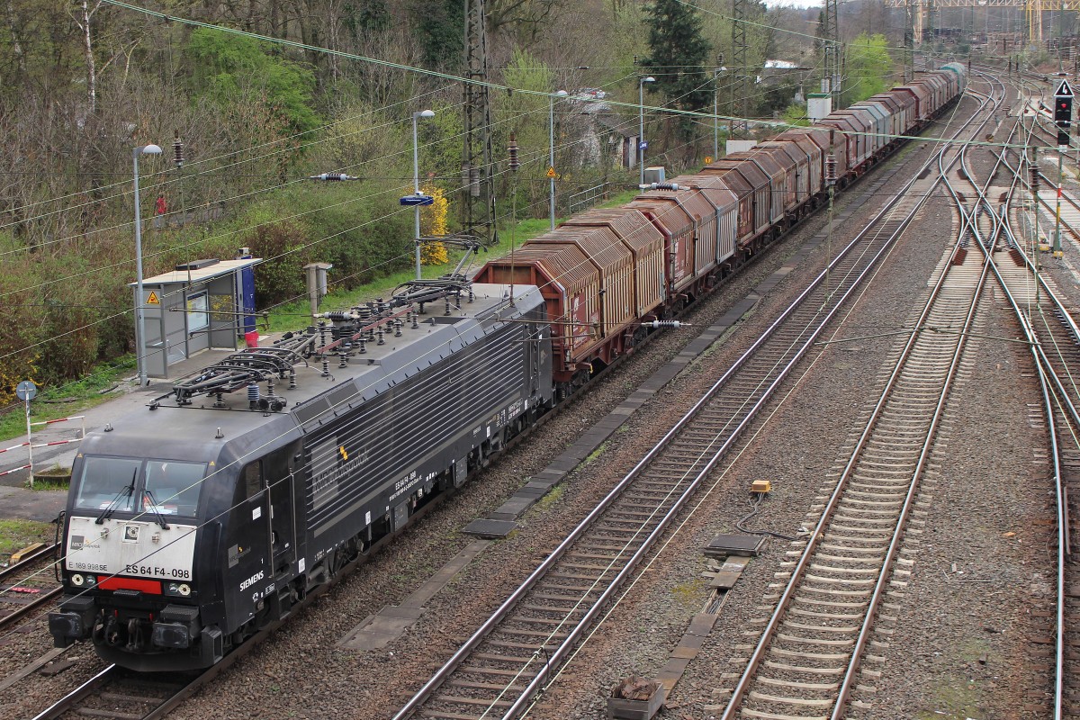 MRCE Dispolok/TXL ES 64 F4-098 (189 998) am 23.3.14 mit einem Stahlzug in Duisburg-Entenfang.